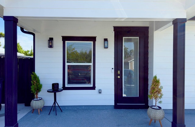Cozy Retreat with Hot Tub & Pool Table