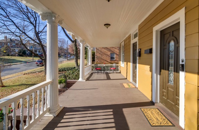 Cozy Roanoke Vacation Rental: 2 Mi to Downtown!