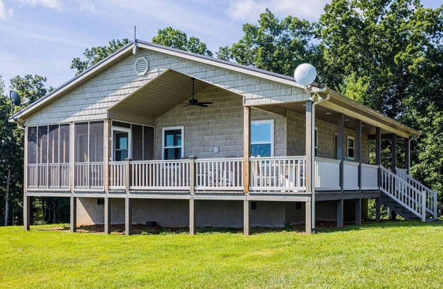 Cozy, Romantic, River & Trail Access, Great Views