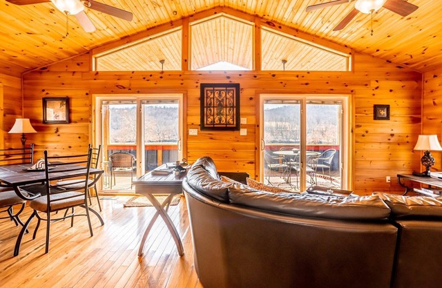 Cozy, Romantic Waterfront Home on New River 1BS2 - Midnight Oasis