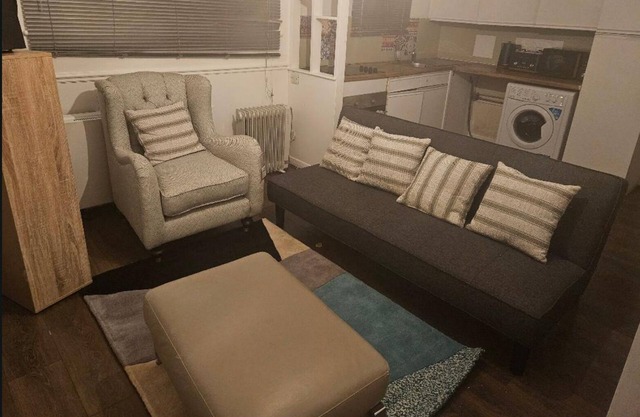 Cozy Romford Escape with Modern Amenities