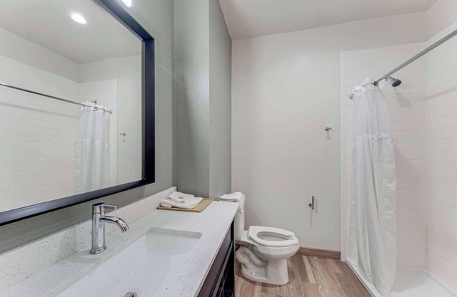 Cozy Room in Budget-Friendly Hotel w/Complimentary Breakfast