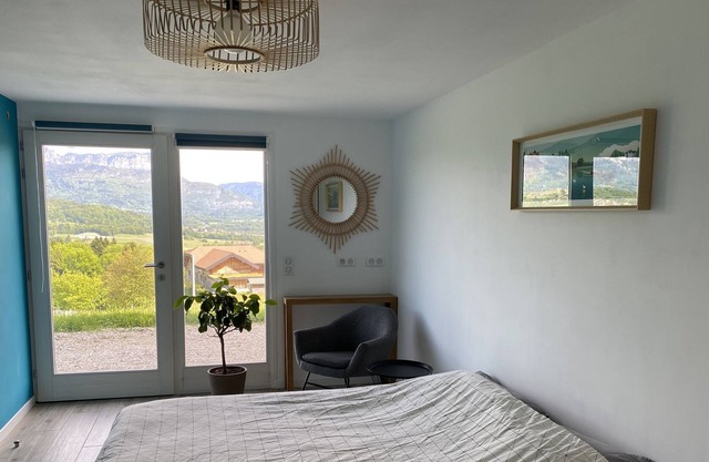 Cozy room with panoramic lake and mountain view
