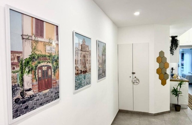 Cozy room with private bath in Rome, Metro C