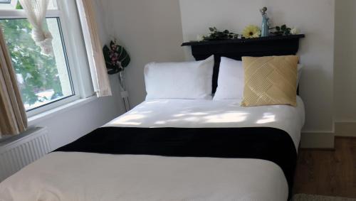 cozy rooms or entire Townhouse, close to Tottenham Hotspur Stadium