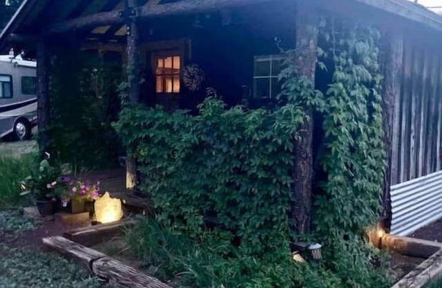 Cozy Rustic Ranch Cabin close to Williams in Parks