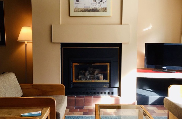 Cozy, Rustic Ski Condo at Stowe Village Green, 2BR 2BA, Sleeps 6