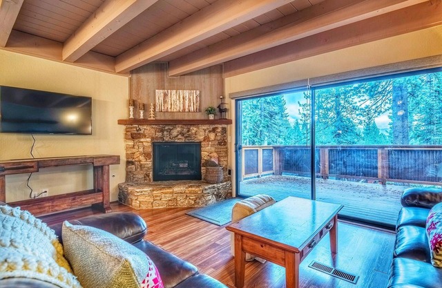 Cozy Rustic Townhome in Incline Village