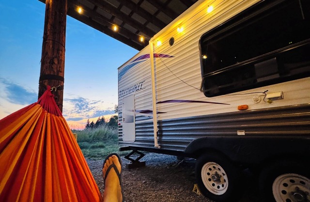 Cozy RV Camping close to the border & Birch Bay on our farm under starlit skies!