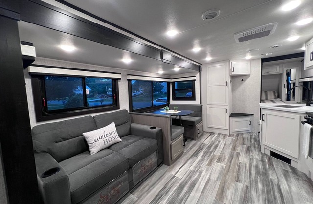 Cozy RV in Wonderful Stafford with AC, WiFi. Fully equipped!