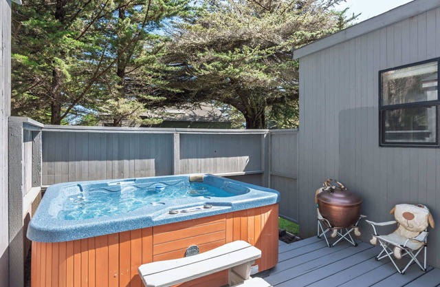 Cozy Sea Ranch Family Home with Hot Tub