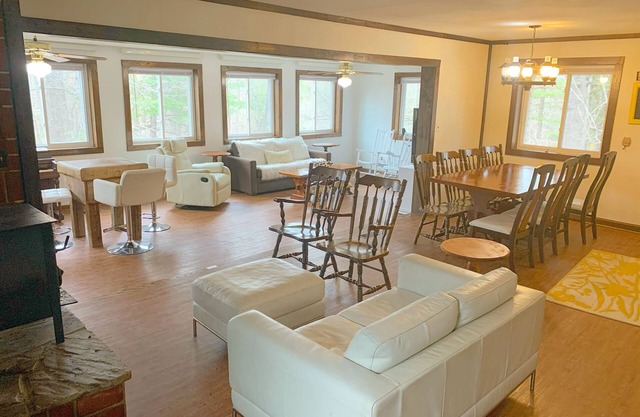 Cozy Shenandoah Cabin near Vineyards/Hiking/River/National Park