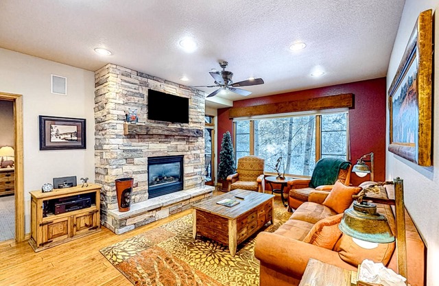 Cozy slope-side stay with excellent resort perks & scenic balcony with grill