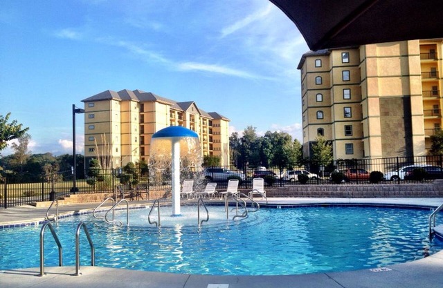 Cozy & Spacious - 2 Bd, 2 Bath Condo Off Parkway