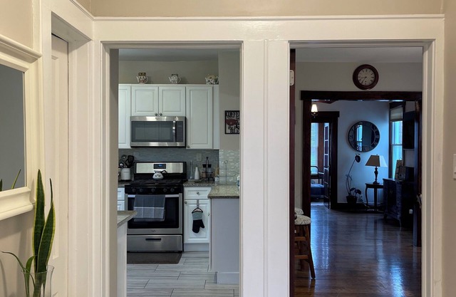 Cozy Spacious Apartment Retreat With A NYC View. Pet Friendly!
