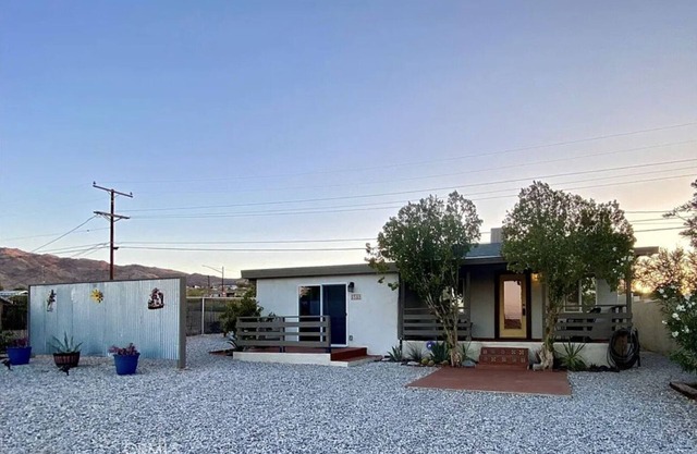 Cozy Starry Night Casita at Joshua Tree National Park Entrance.
