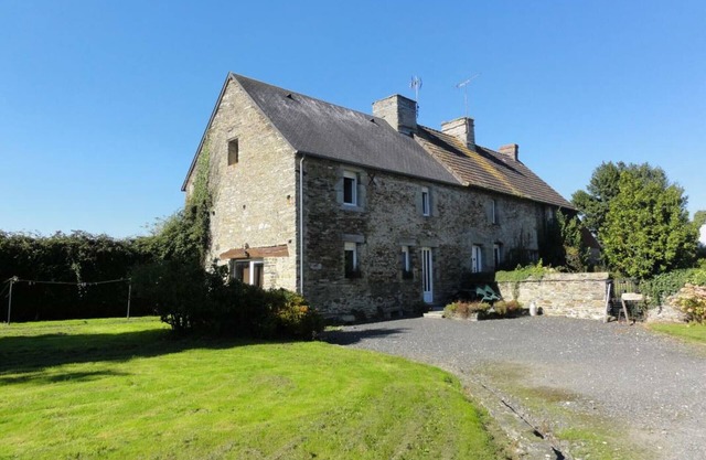 Cozy Stone Farmhouse with Garden, Near Saint-Lô – Sleeps 4, Modern Amenities, Pet-Friendly
