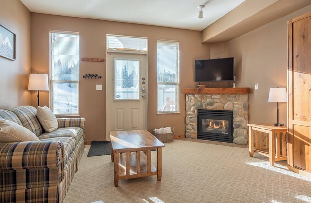 Cozy studio condo at Creekside - pet friendly, easy ski-in/out - pet friendly!