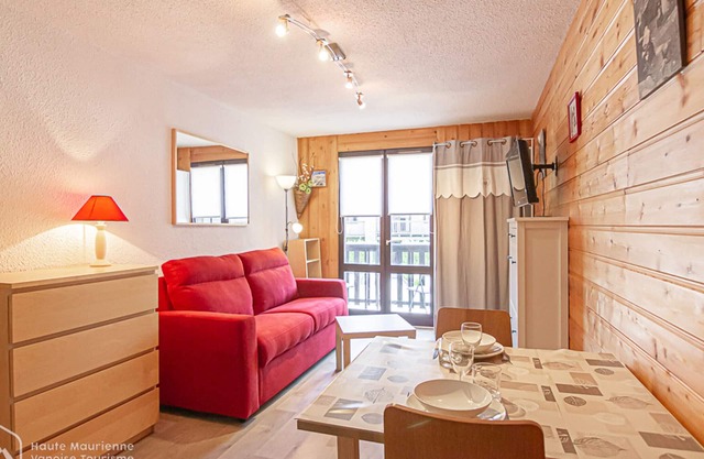 Cozy studio 21m² with southeast balcony, pets allowed