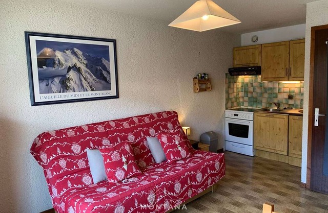 Cozy studio for 4 with balcony, peaceful and near slopes