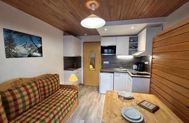 Cozy Studio for 2 near Slopes with Balcony, Ski Storage & Pet-Friendly in Méribel