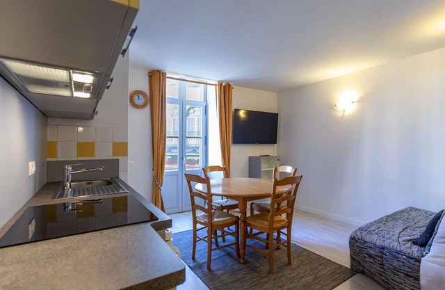 Cozy Studio for 4 in Cauterets, Central Location, Near Ski Lifts