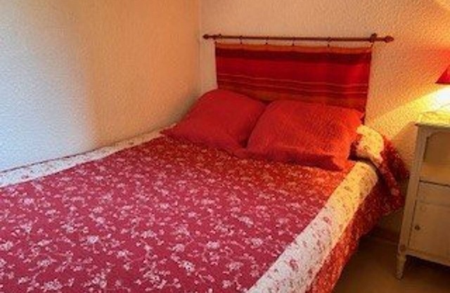 Cozy Studio for 4, Near Shops & Slopes, South-Facing Balcony, Ski Locker, Optional WiFi & Parking