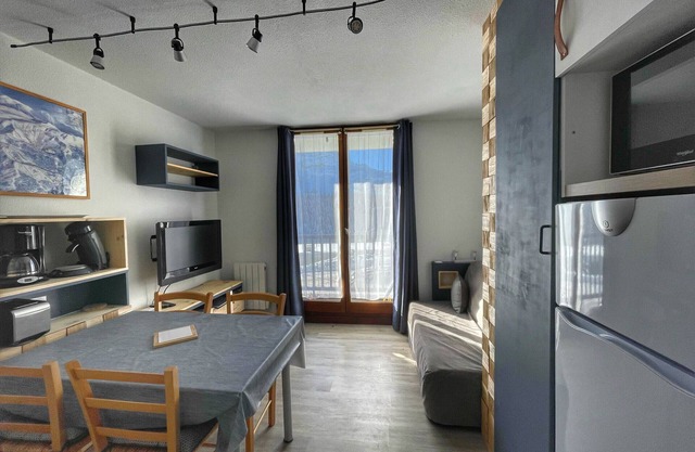 Cozy Studio for 5, Near Ski Lift and Shops, South-Facing Balcony, Flaine Forest - Doris Residence