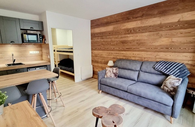 Cozy Studio for 4 at Les Fontettes, La Joue du Loup - Ski-In/Ski-Out!