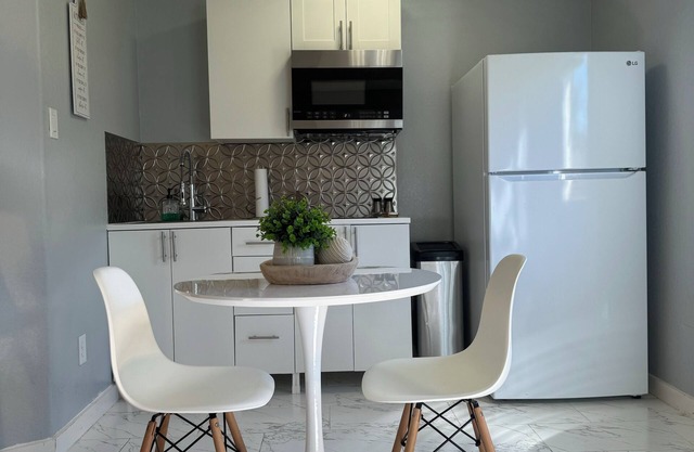 Cozy studio in lovely Houston with AC, WiFi
