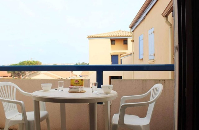 Cozy Studio Loft with A/C, Terrace, Near Beach & Shops – Sleeps 4