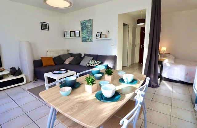 Cozy Studio Near Central Annecy with Parking and Terrace