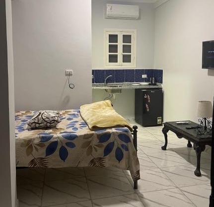 Cozy Studio on Sheraton Road near Metro Market