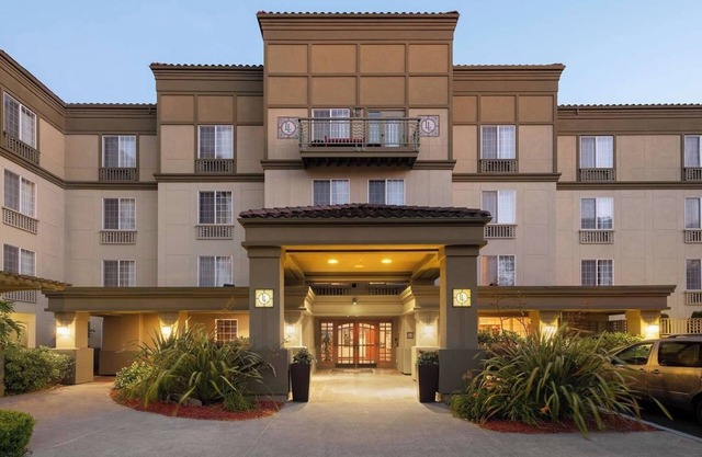 Cozy Studio Suite w/Kitchen + Plush Bedding & Outdoor Fire Pit - Pets Welcome