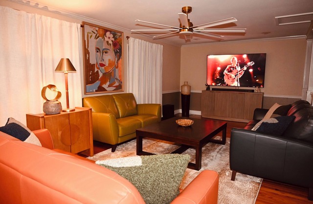 Cozy, stylish spot with great amenities—walk to food, shops & 15 min DEC airport