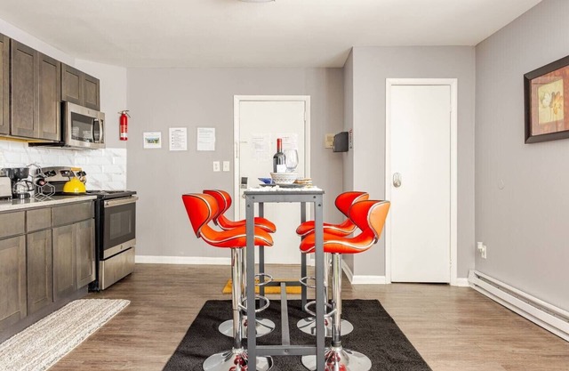 Cozy Suite Private 1-bedroom apartment with WiFi, AC in wonderful West Orange