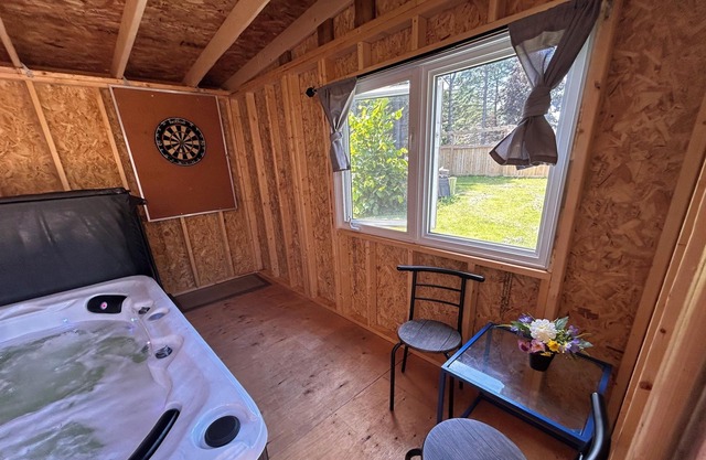 Cozy Summerside Retreat | Hot Tub + Fireplaces