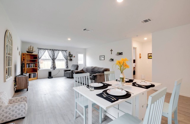 Cozy Texas Escape Near SeaWorld San Antonio!