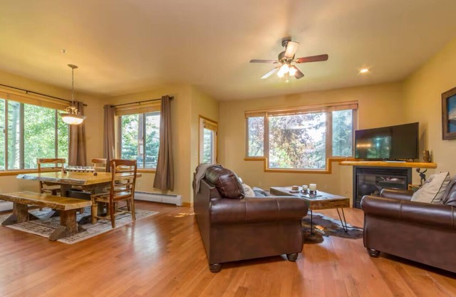 Cozy Townhome near Big Sky Town Center