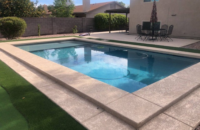 Cozy Tri-Level House, Pool Oasis, Ping Pong, BBQ