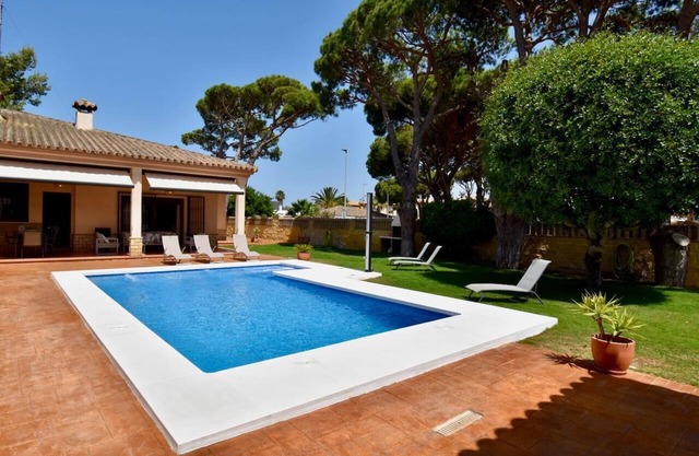 Cozy Villa with private pool with garden and BBQ