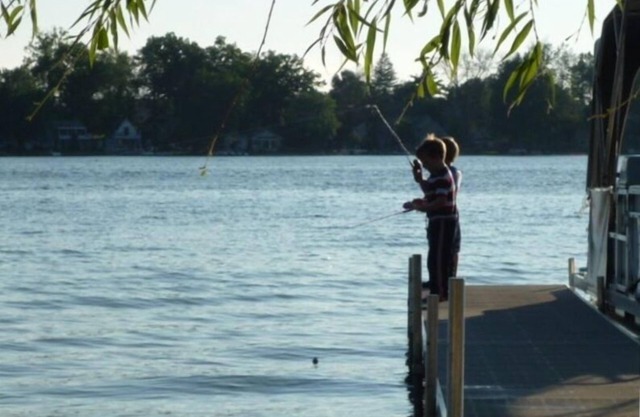 Cozy Vacation Cottage on All Sports Lake Chemung ~ Includes Kayaks!