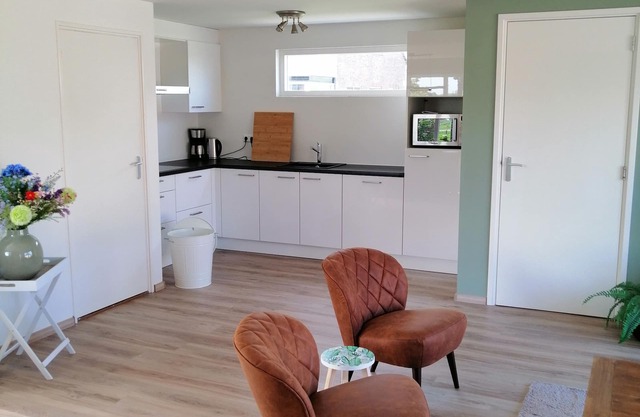 Cozy vacation home for 4 people very close to beach, dunes and polder.