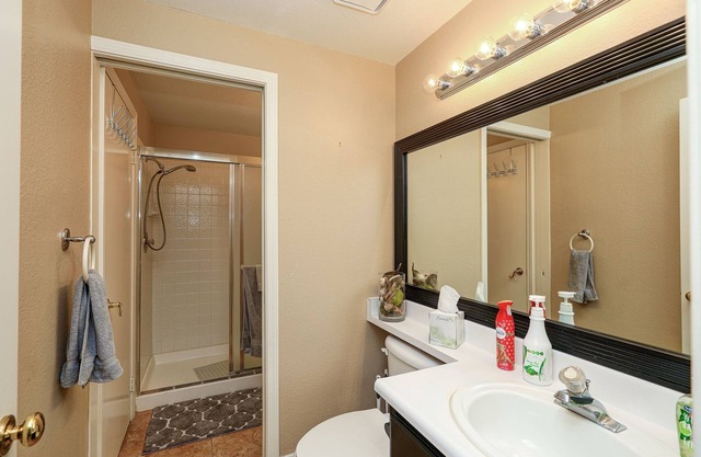 cozy vegas home in a quiet neighborhood near the strip,airpor