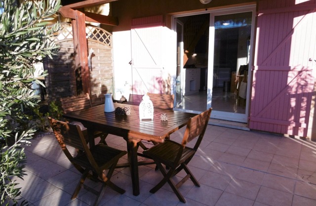 Cozy Villa Near Beach - 3 Bedrooms - Private Parking - Terrace - 7 Guests