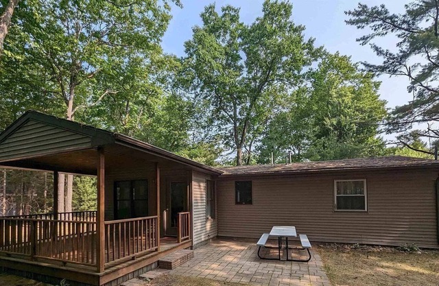 Cozy Woodside Lake Escape minutes from Lake Huron