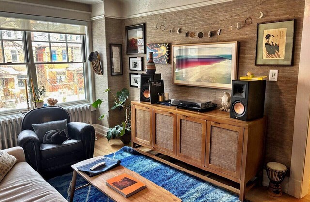 Cozy Work-Friendly 2BR Home near High Park & Lake