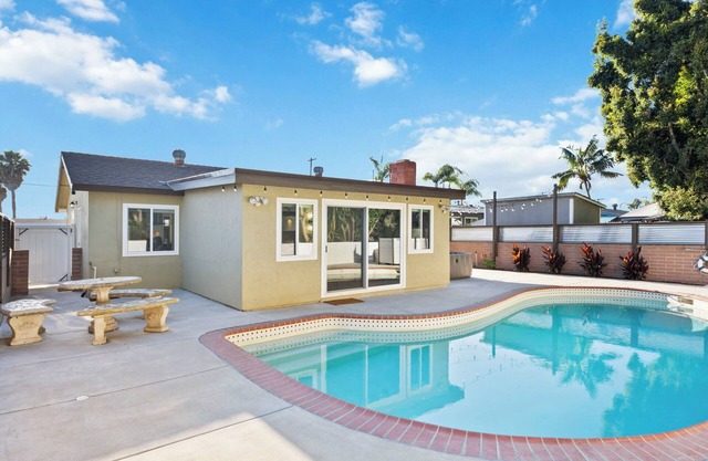 Cozy Zen Pool Jacuzzi Home in the Heart of San Diego