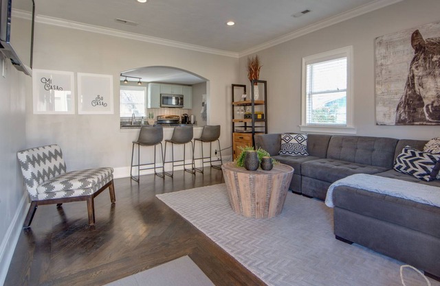Cozy1930’s Bungalow Close To Downtown Franklin, The Factory and more!