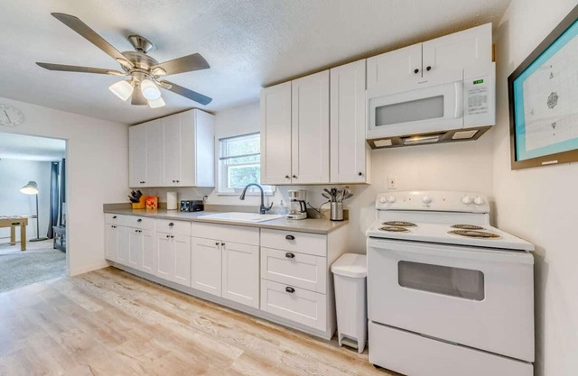 CozyCasita-1 mi to Midtown/Portable AC in Living room/7 mins to Inn of Mtn Gods